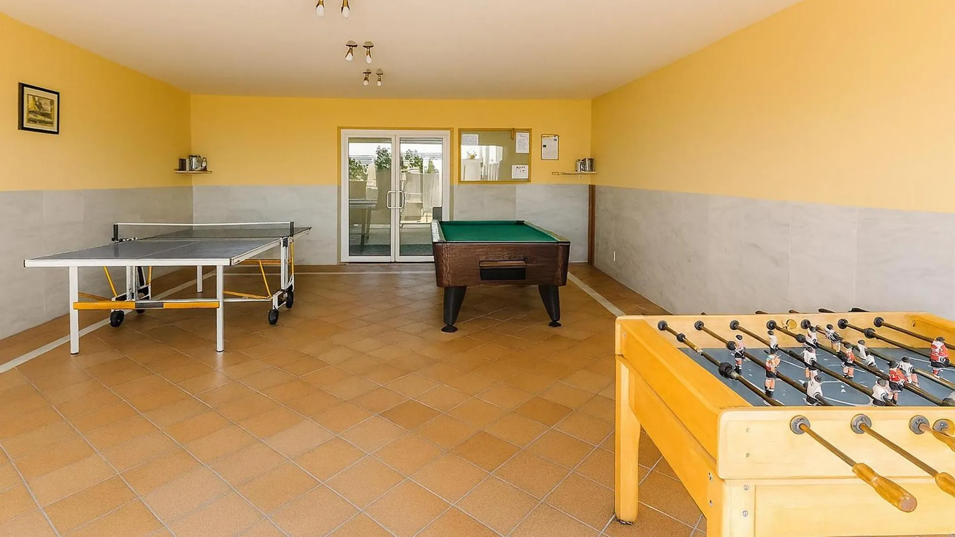 El Coral Apartment - First Beach Line Estepona 0*,  İspanya