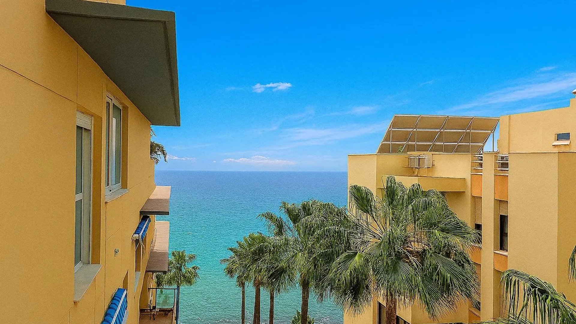 El Coral Apartment - First Beach Line Estepona İspanya