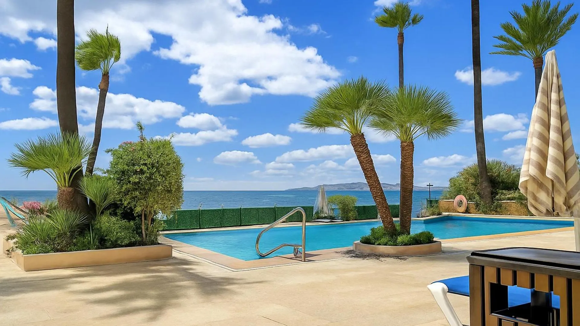 El Coral Apartment - First Beach Line Estepona 0*,  İspanya