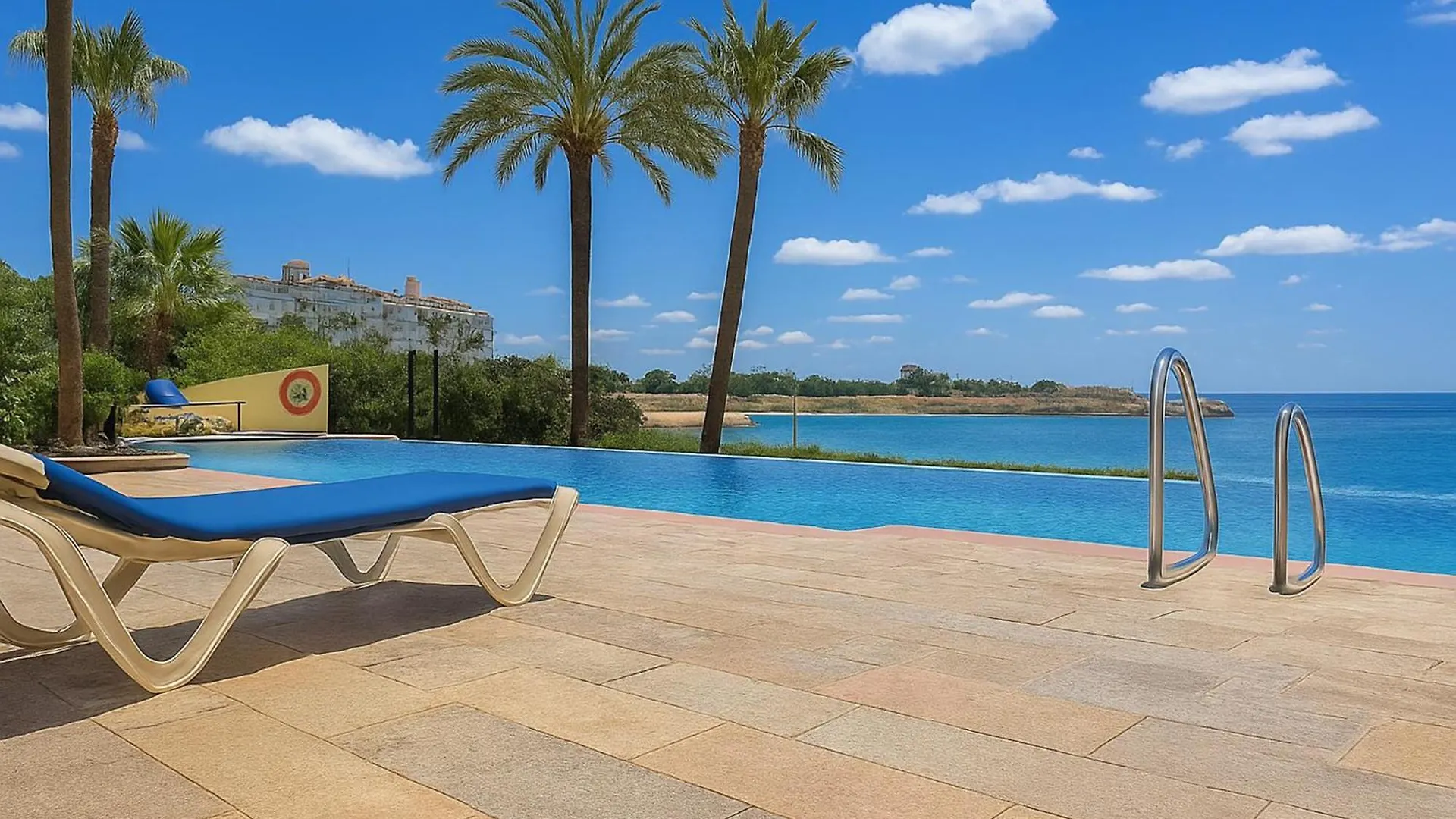 El Coral Apartment - First Beach Line Estepona İspanya