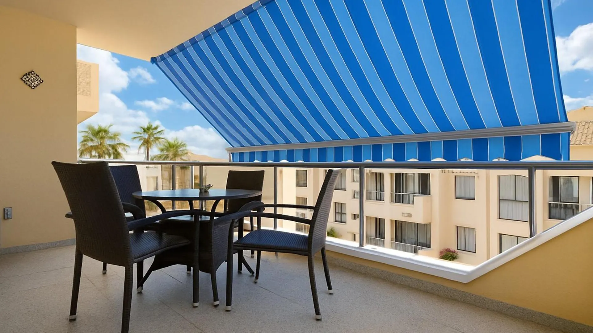 El Coral Apartment - First Beach Line Estepona İspanya