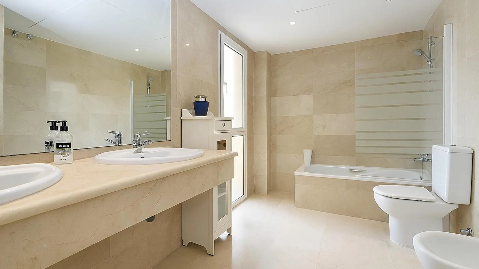 El Coral Apartment - First Beach Line Estepona