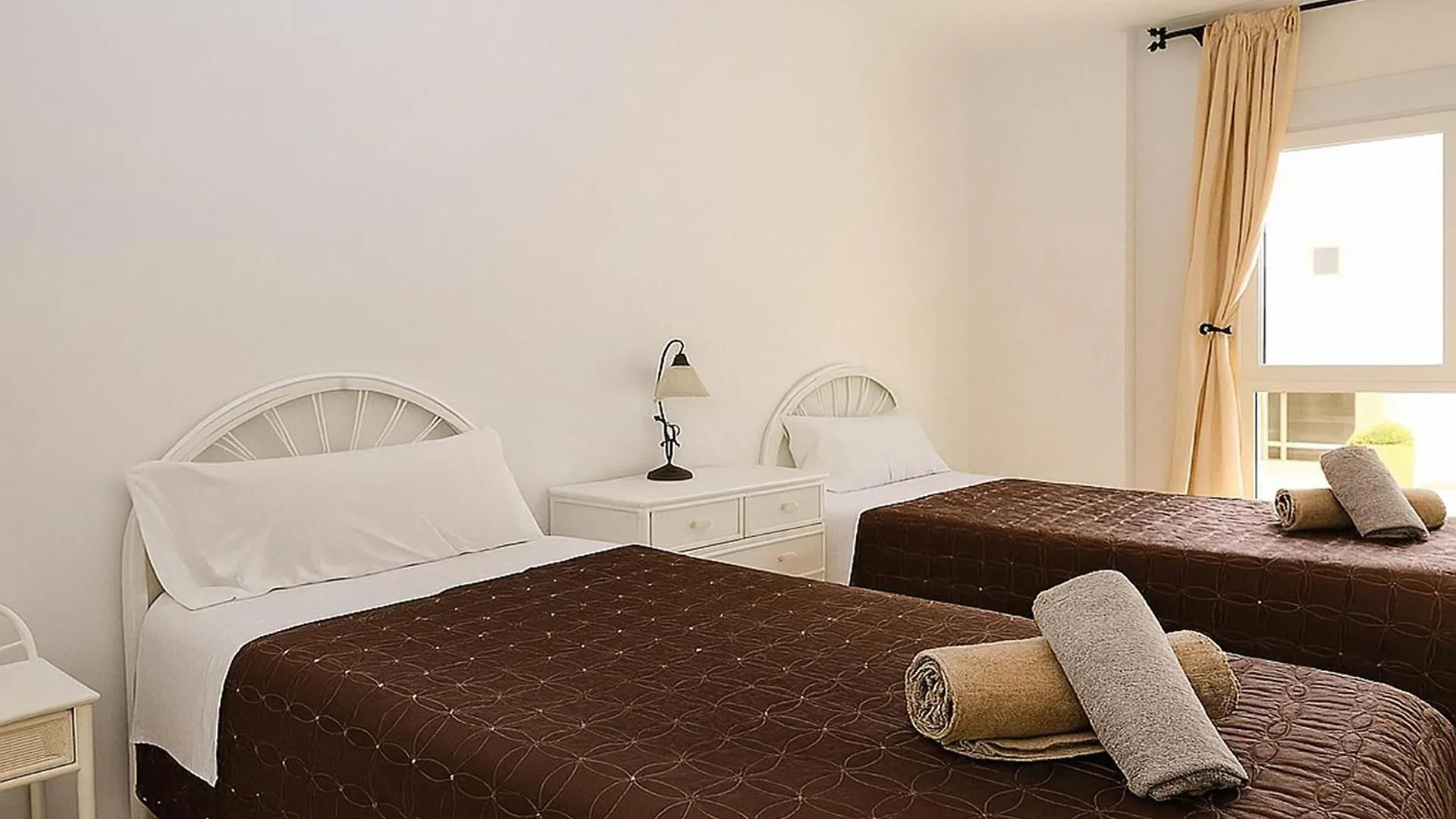El Coral Apartment - First Beach Line Estepona 0*,